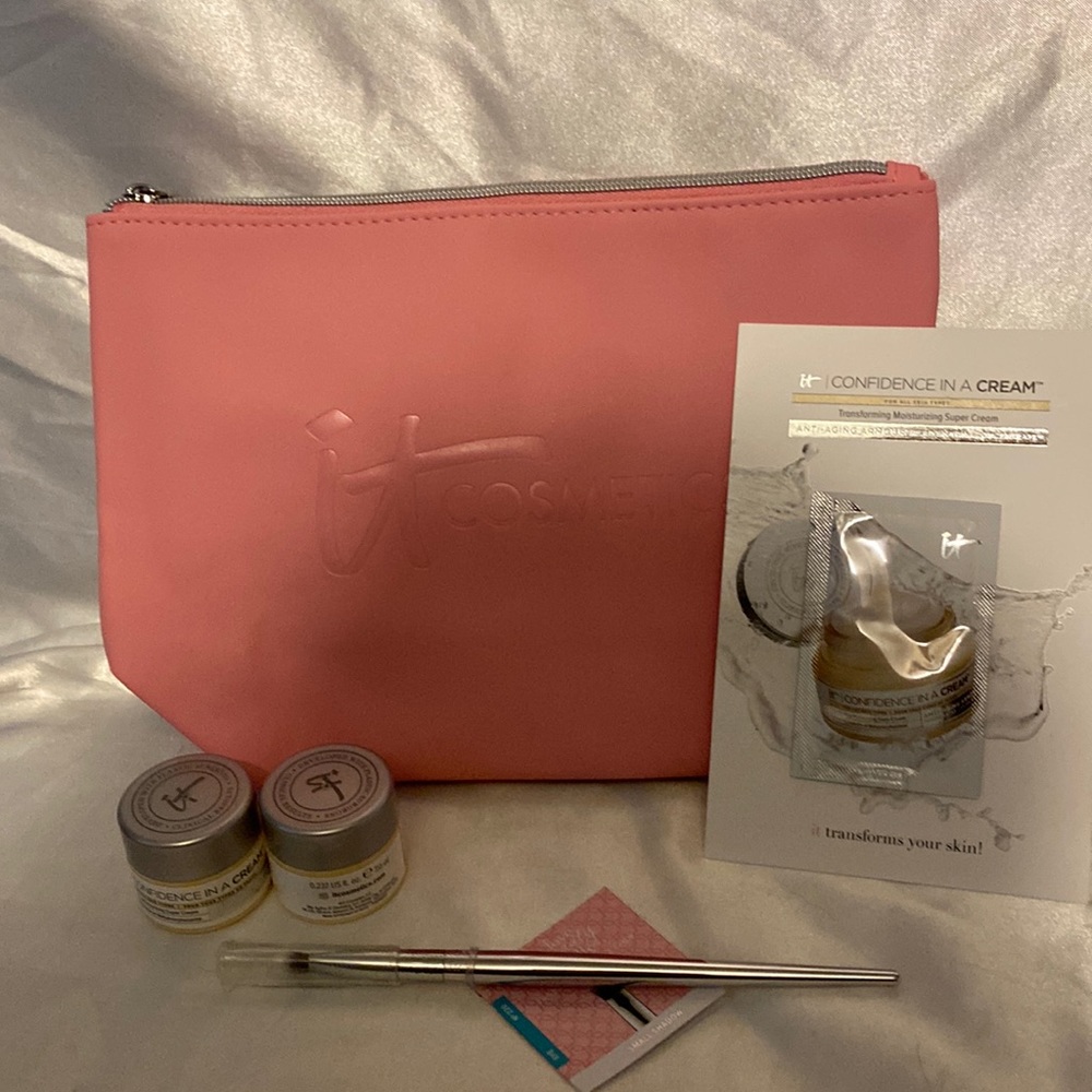 It cosmetics bundle